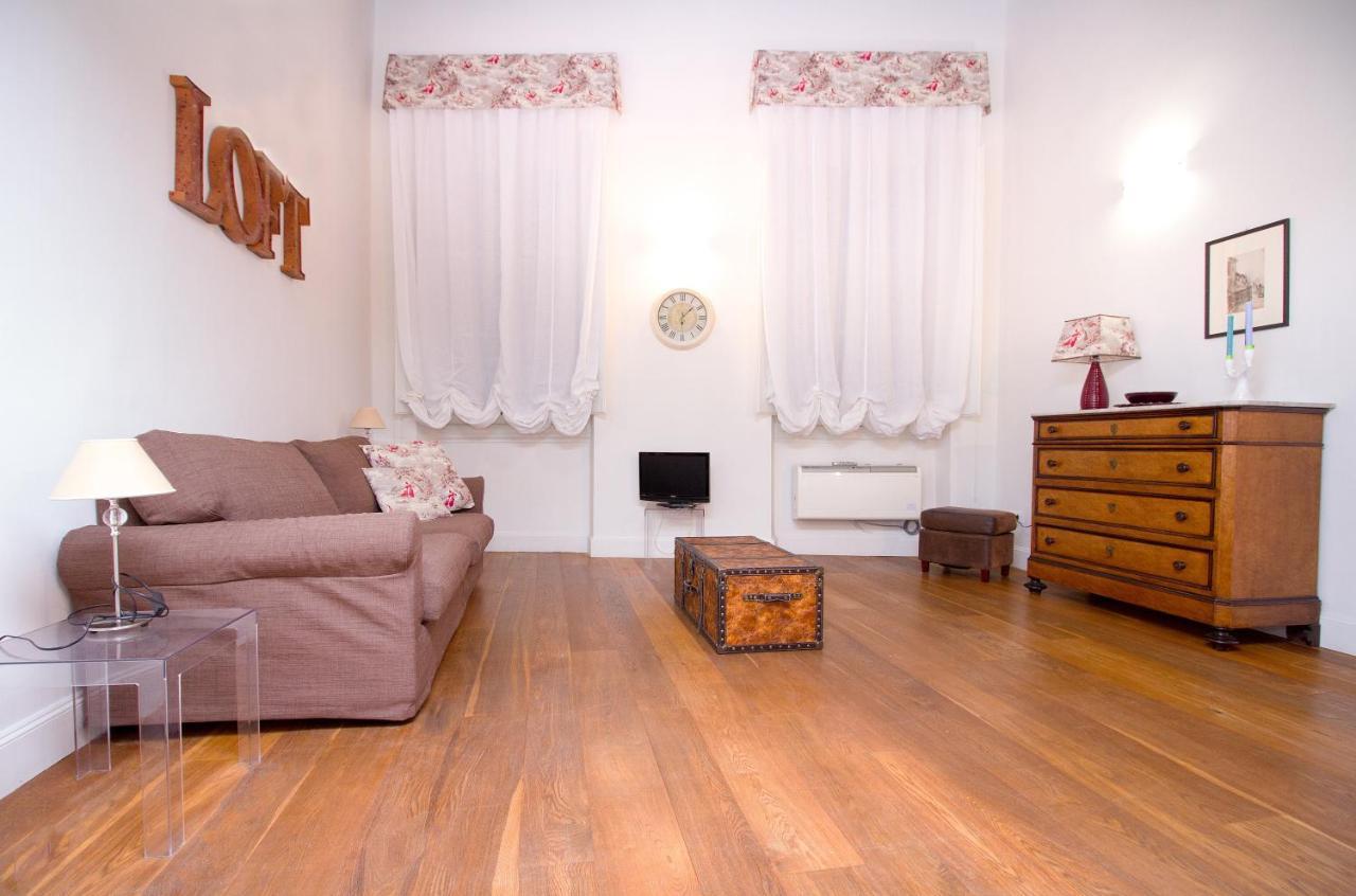 Charming Santa Croce Loft Apartment ฟลอเรนซ์ ภายนอก รูปภาพ